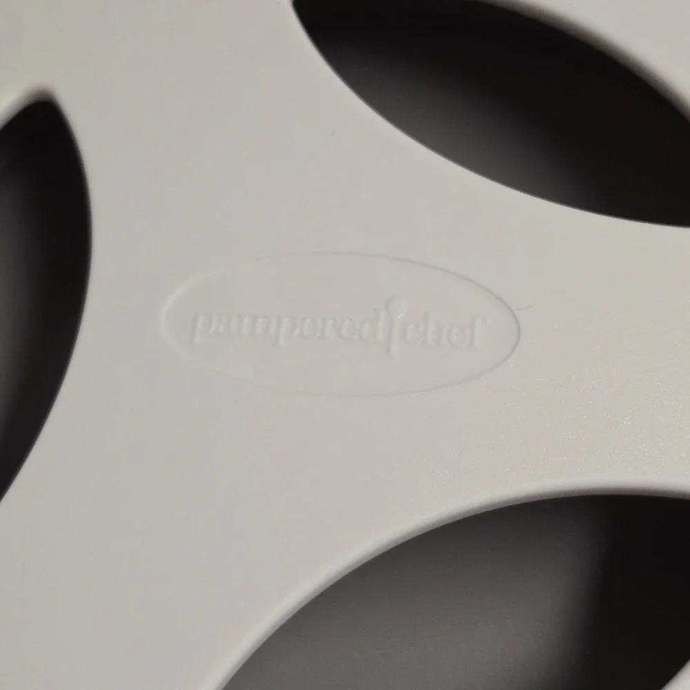 Pampered Chef Close and Cut #1118 Safe Multipurpose Food Slicer Retired Product